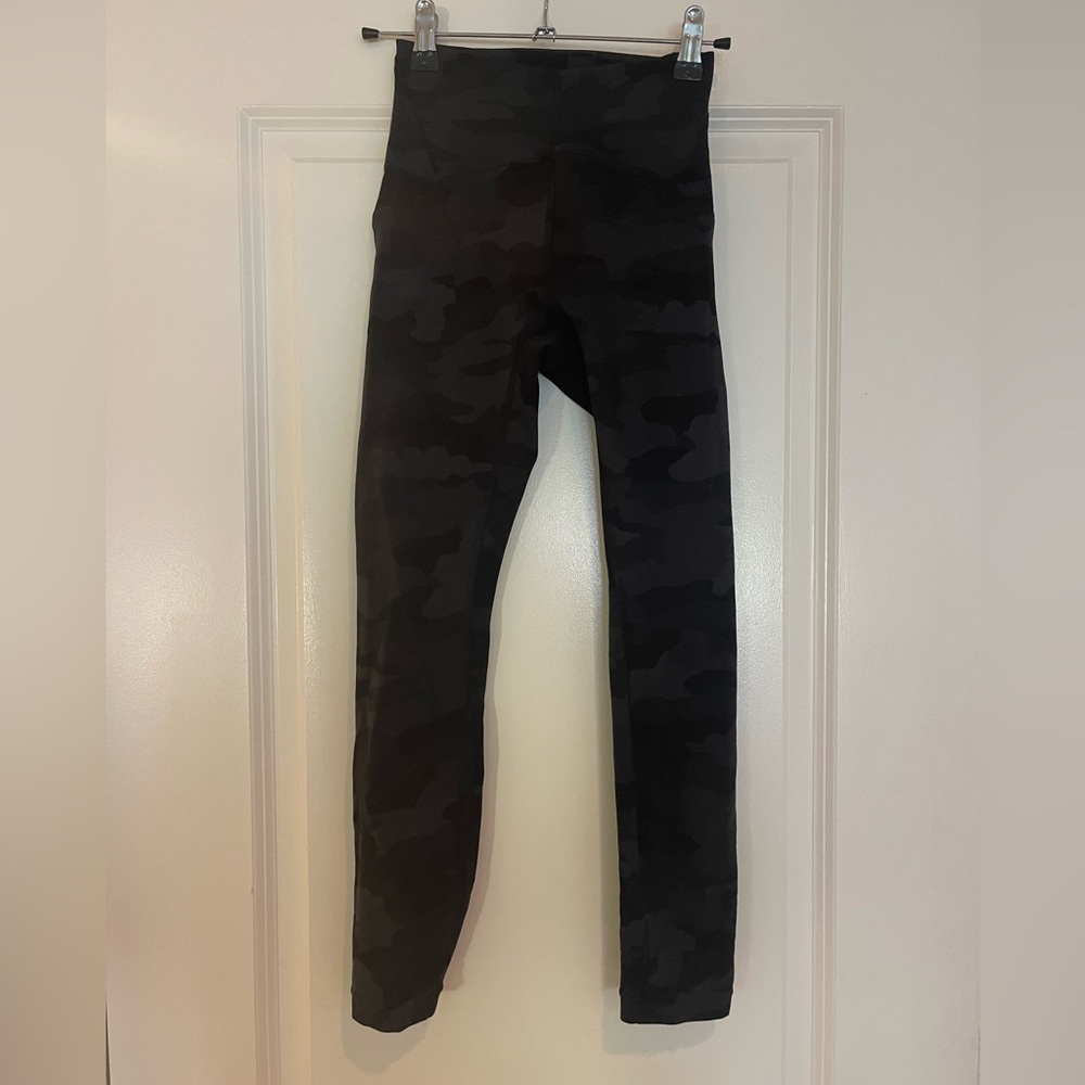 Black camo Lululemon leggings
